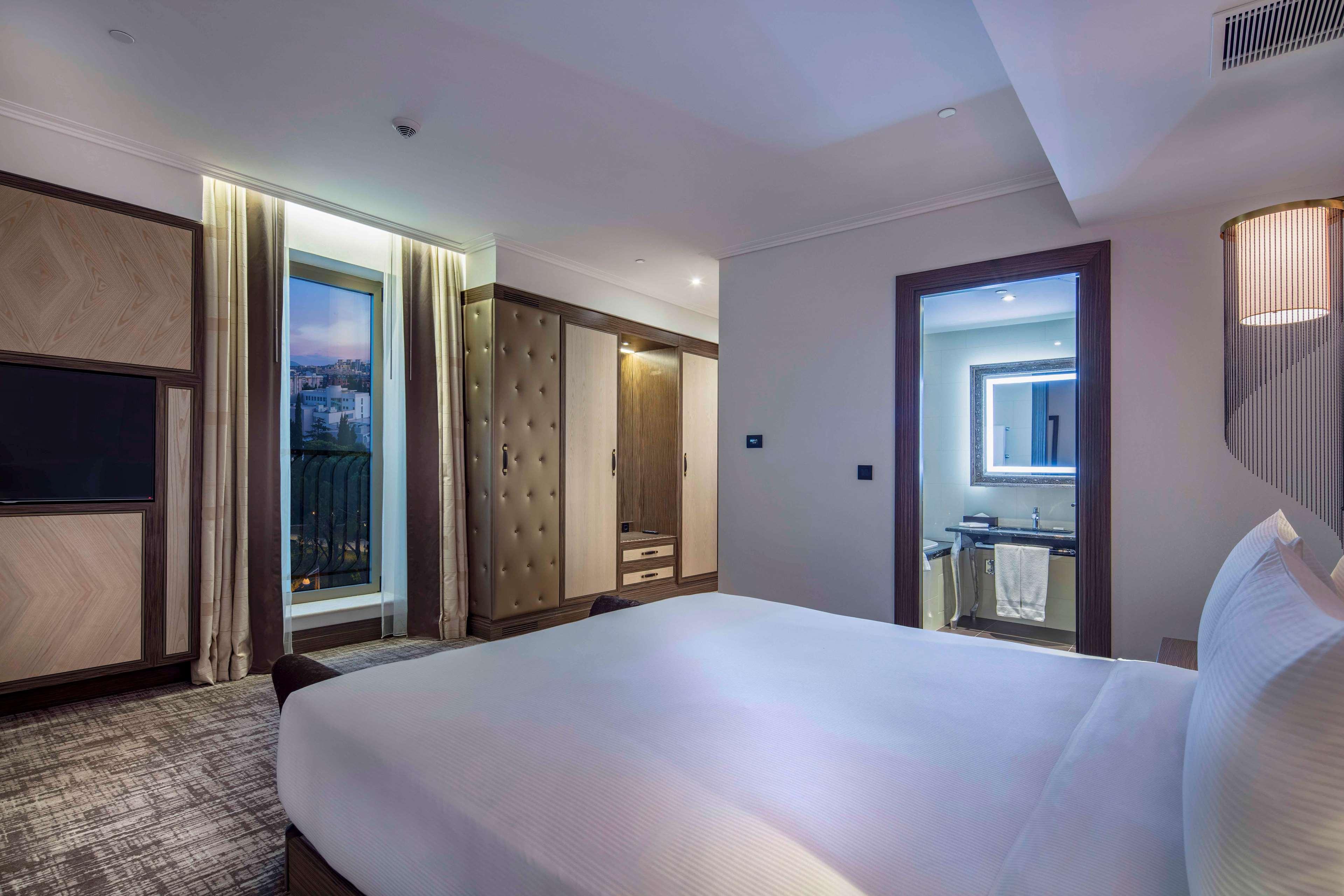 Hilton Podgorica Crna Gora Hotel Exterior photo A bedroom at the hotel