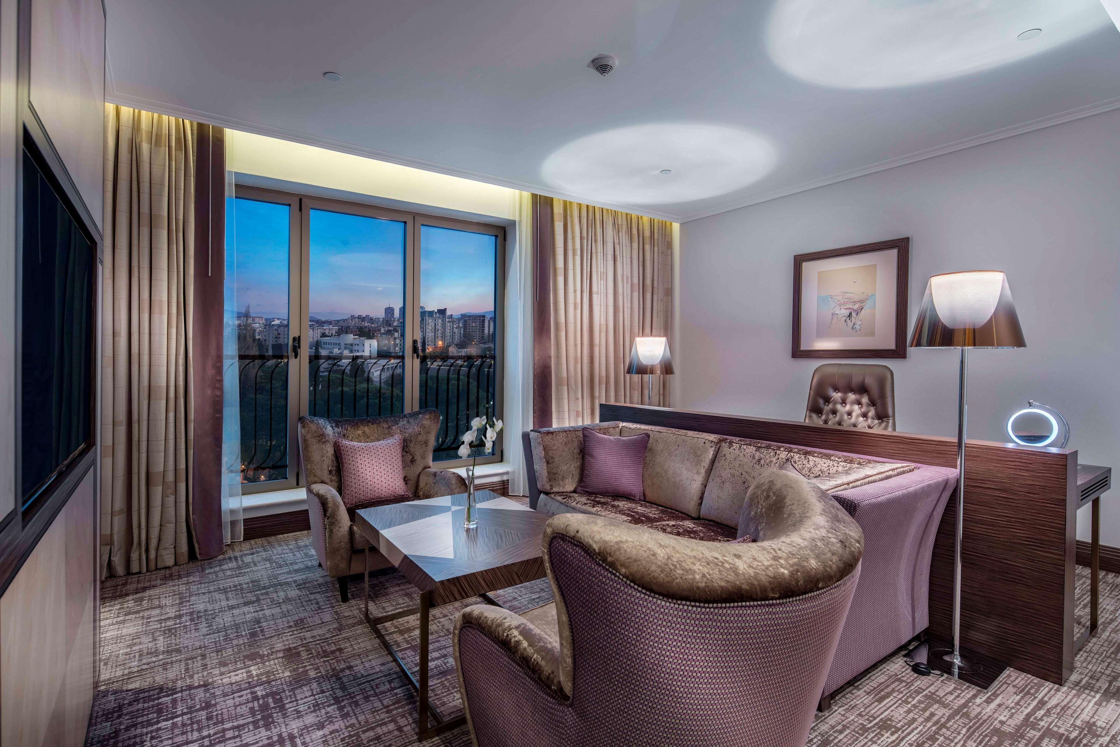 Hilton Podgorica Crna Gora Hotel Exterior photo Suite