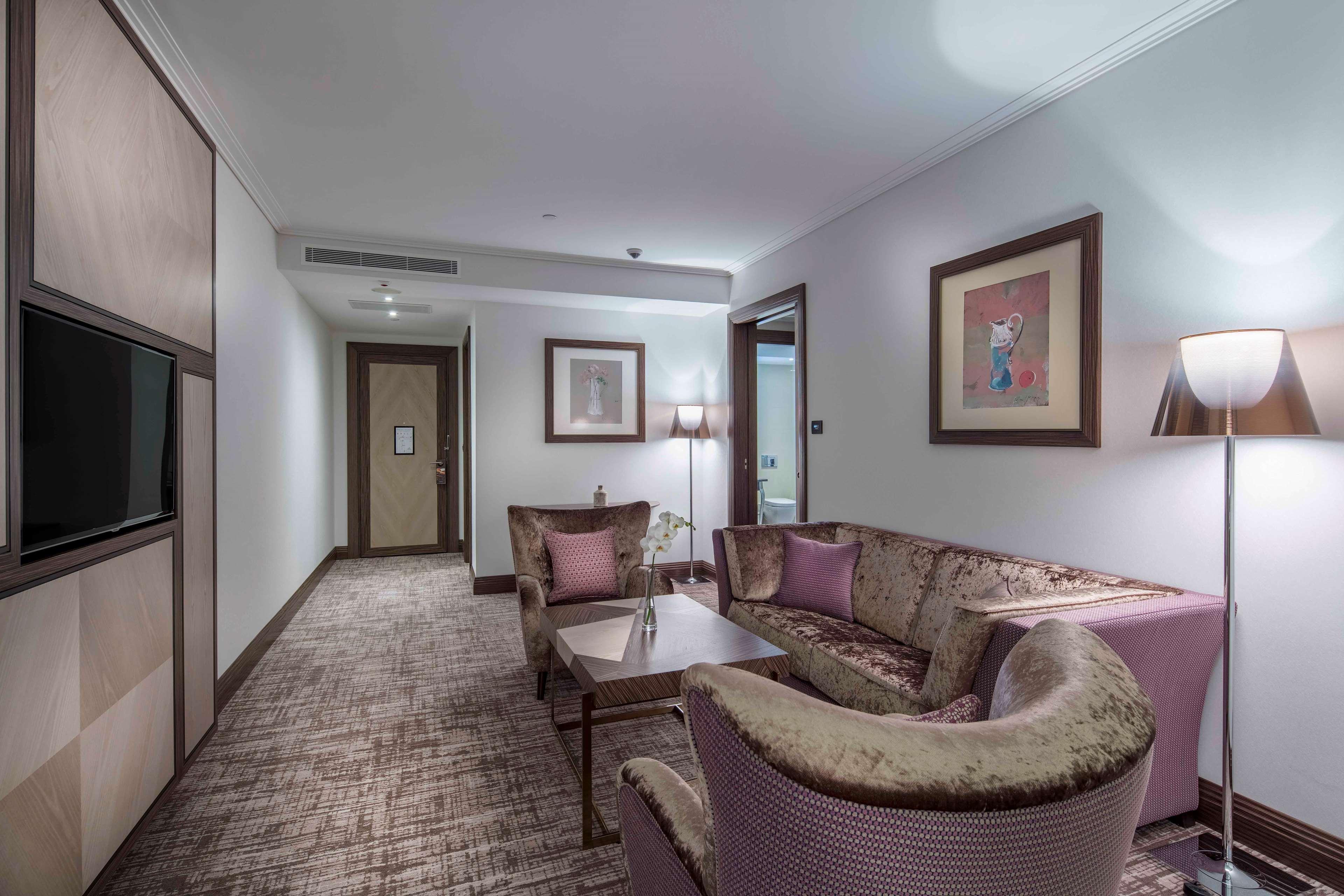 Hilton Podgorica Crna Gora Hotel Exterior photo A suite at the hotel