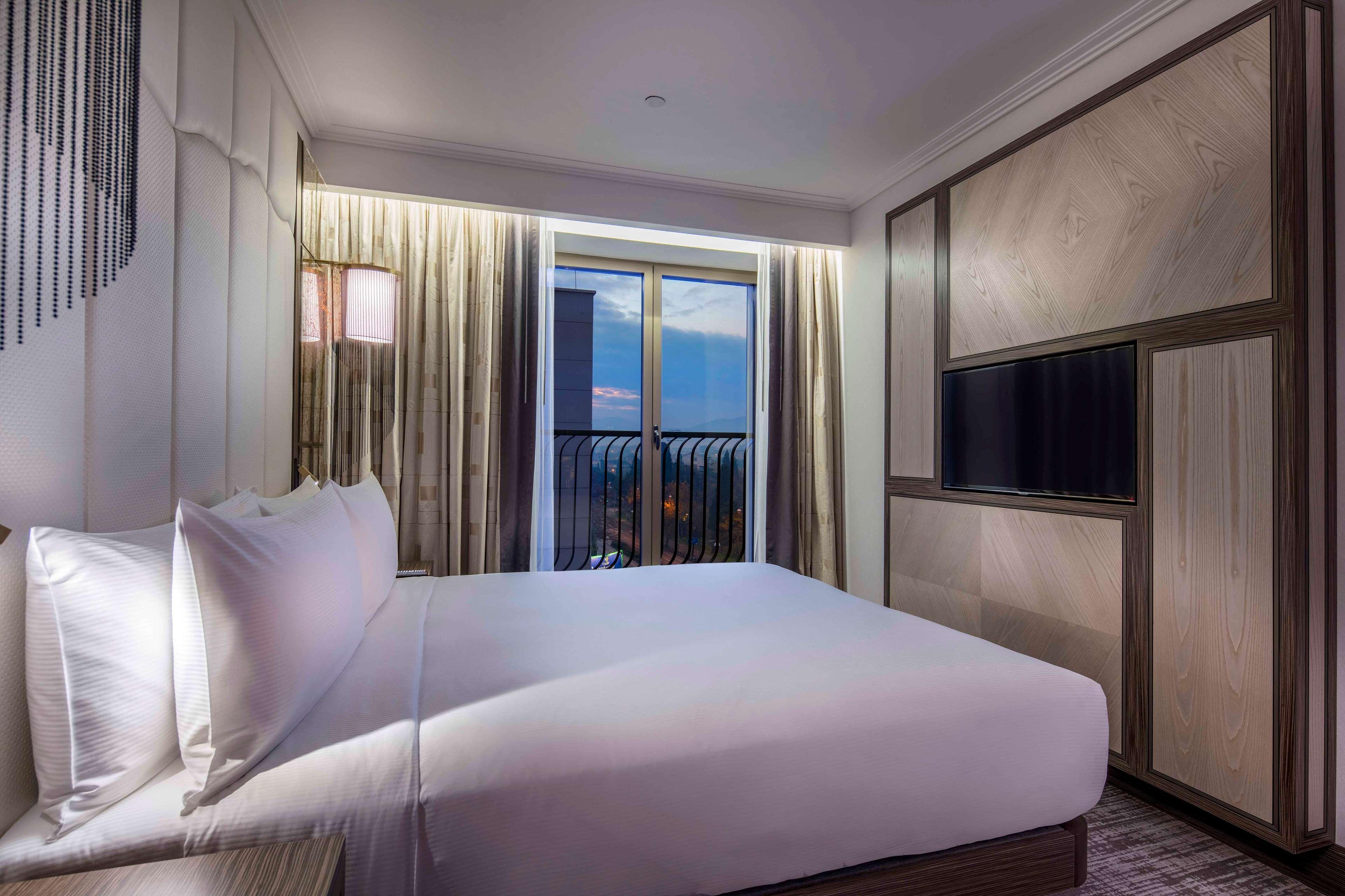 Hilton Podgorica Crna Gora Hotel Exterior photo Deluxe Room