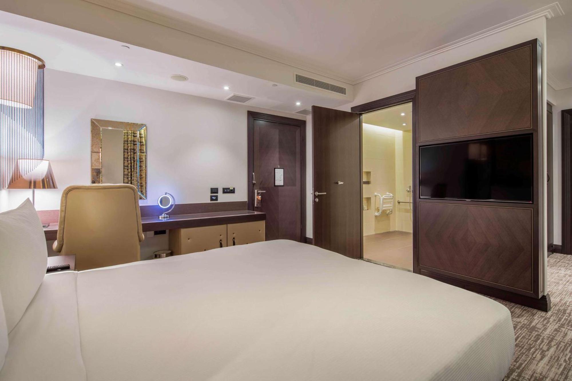 Hilton Podgorica Crna Gora Hotel Exterior photo A bedroom at the hotel