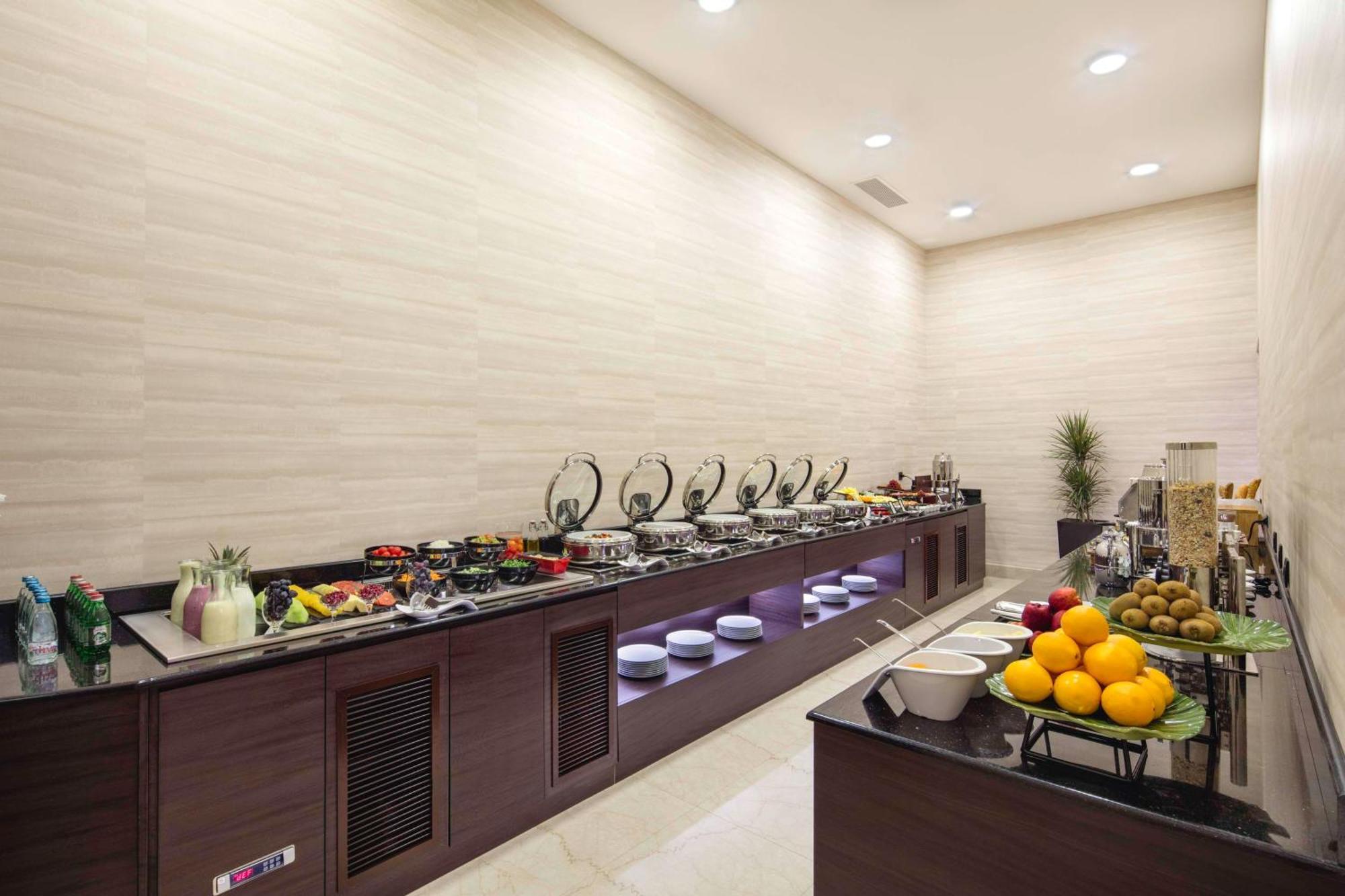 Hilton Podgorica Crna Gora Hotel Exterior photo A buffet at a hotel